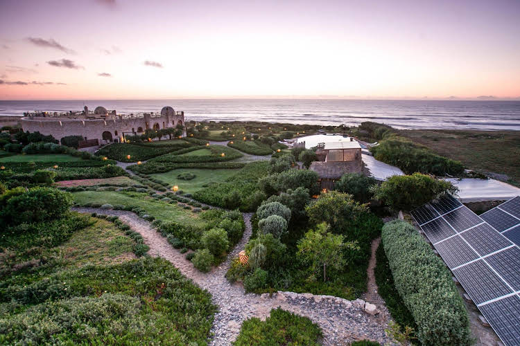 dar danse the bubble on the beach