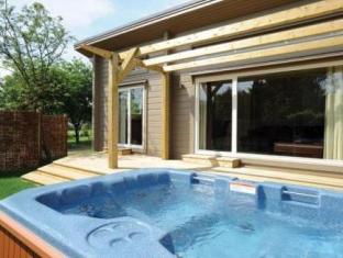 roydon marina village hotel