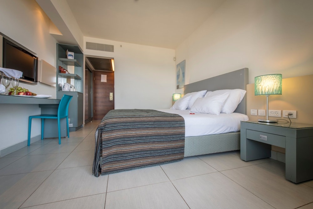 neptune eilat by dan hotels