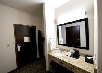 cobblestone inn and suites manchester