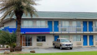motel 6 clute tx