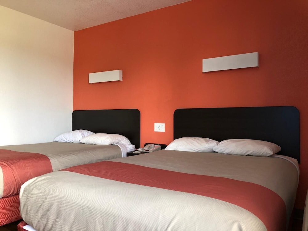 motel 6 clute tx