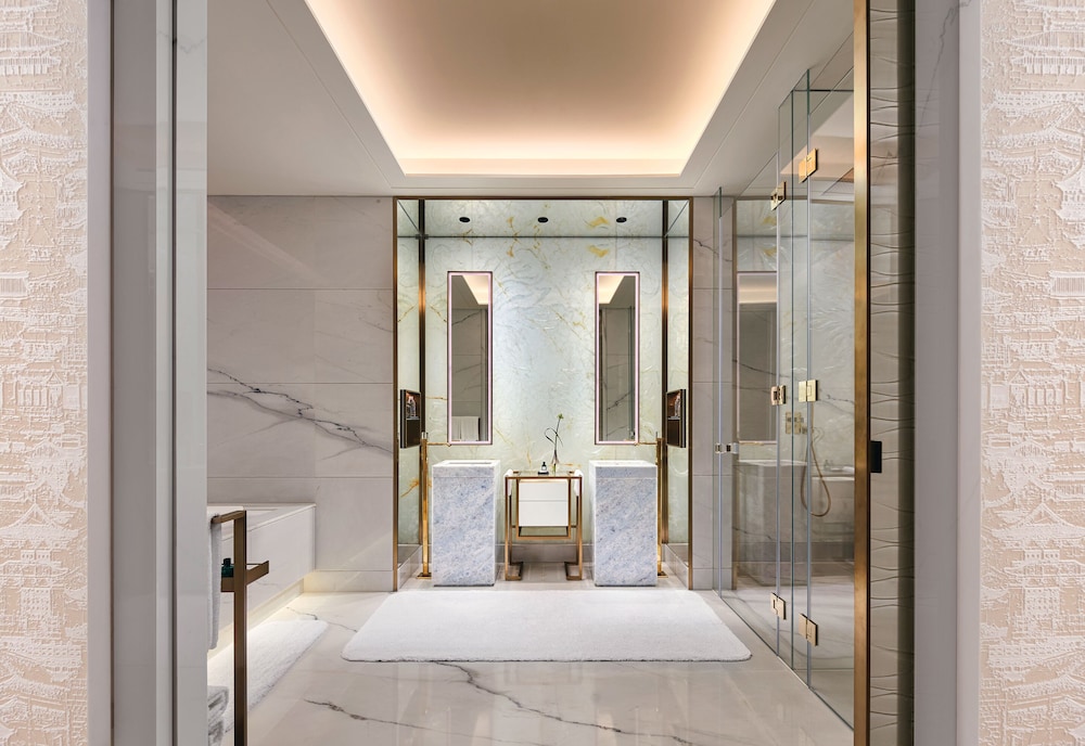 j hotel shanghai tower