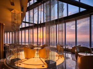 j hotel shanghai tower