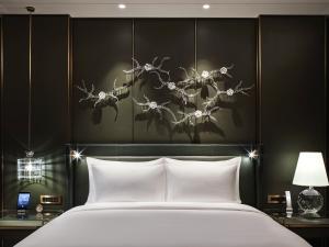 j hotel shanghai tower
