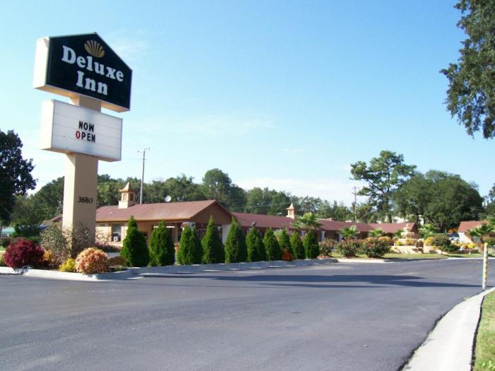 deluxe inn