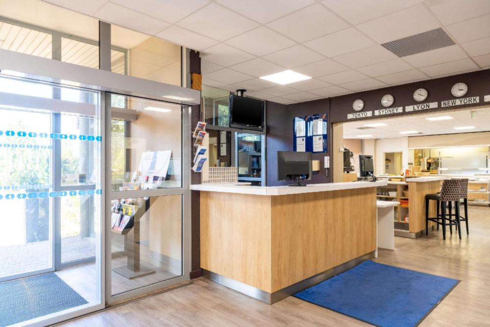 comfort hotel aeroport lyon st exupery