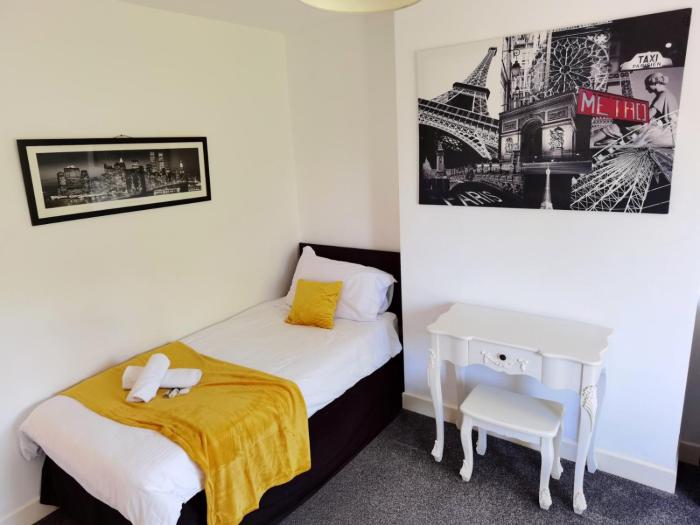 perry road beautiful large house available for guests and contractors parking wifi