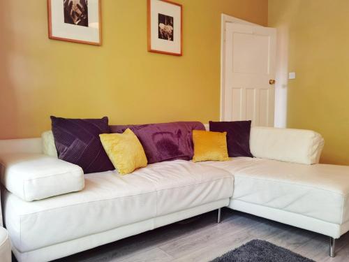 perry road beautiful large house available for guests and contractors parking wifi