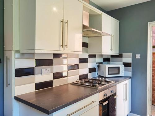perry road beautiful large house available for guests and contractors parking wifi