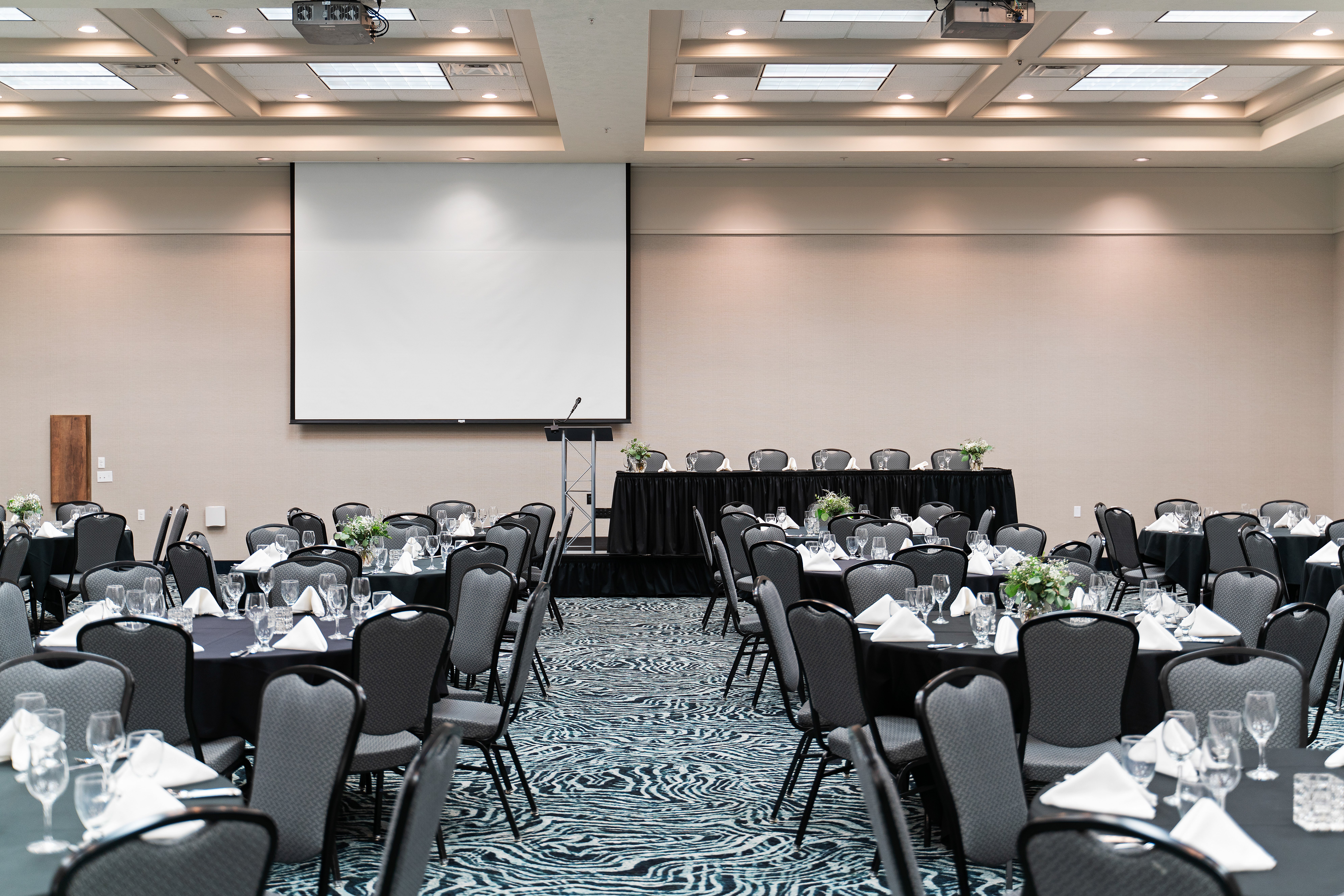 holiday inn kearney by ihg