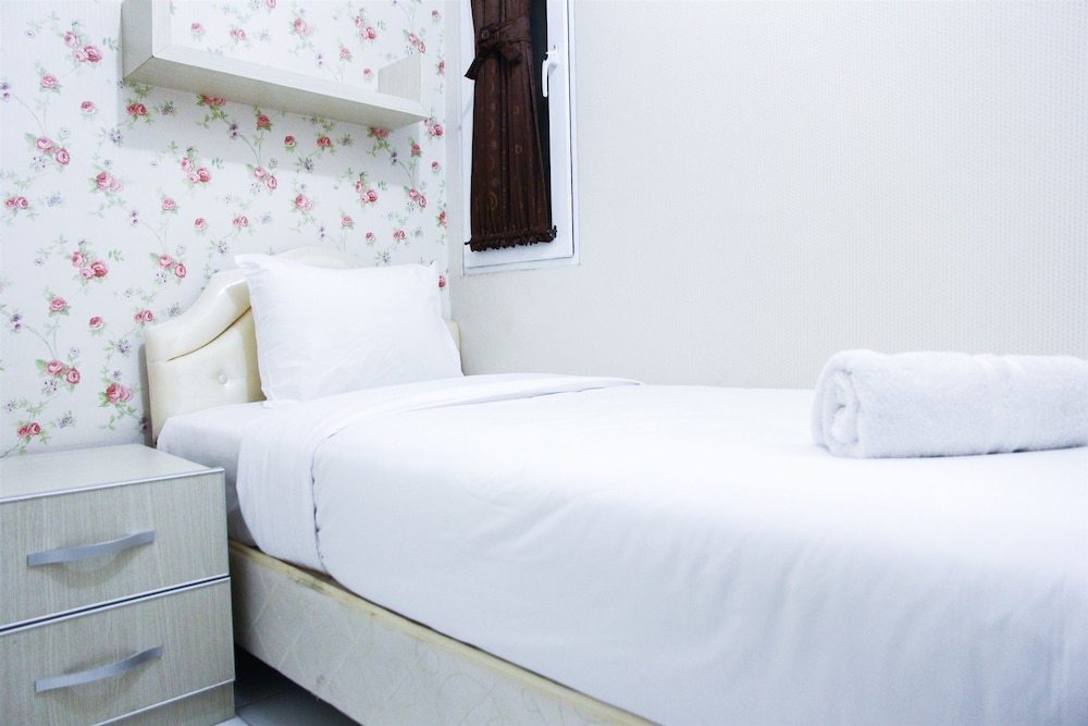 pool view 2br mutiara bekasi apartment