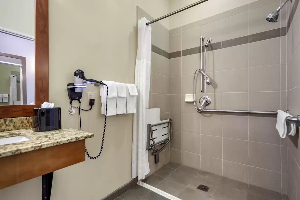 comfort inn and suites west medical center