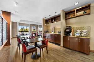 comfort inn and suites west medical center