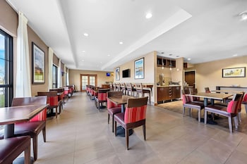 comfort inn and suites west medical center