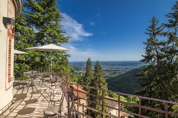 Al Borducan Romantic Hotel - Adults Only,Castello Cabiaglio>>Barasso,4 star