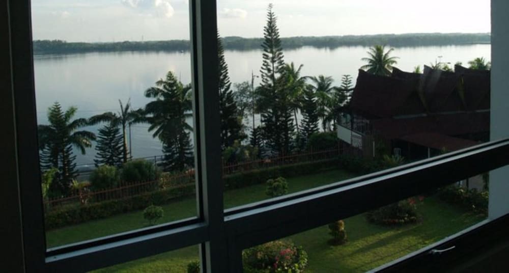 straits view hotel