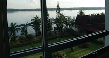 straits view hotel