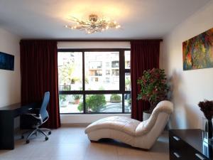 the island club by smart city stays