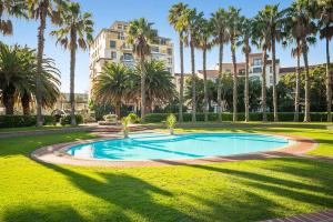 the island club by smart city stays