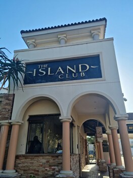 the island club by smart city stays
