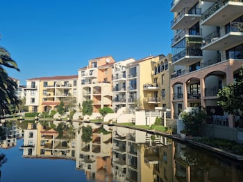 the island club by smart city stays