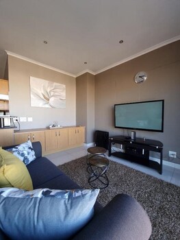 the island club by smart city stays