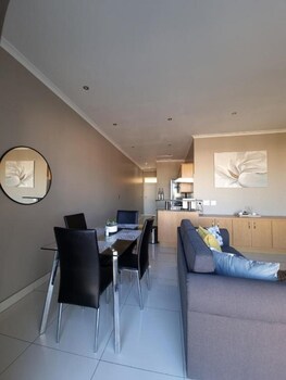 The Island Club By Smart City Stays,6 N Bank Ln,0 star