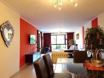 The Island Club By Smart City Stays,6 N Bank Ln,0 star