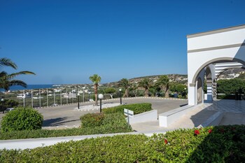 sunshine crete village