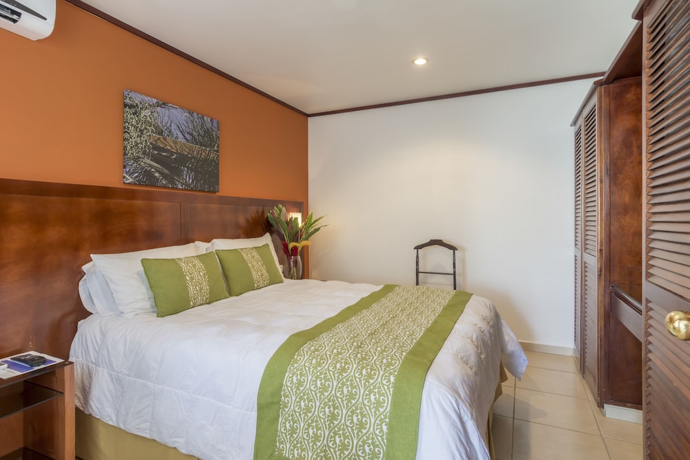 hotel residence inn suites cristina