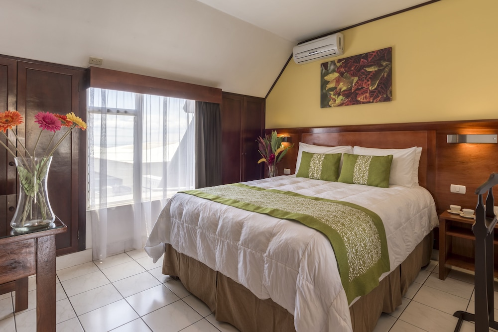 hotel residence inn suites cristina