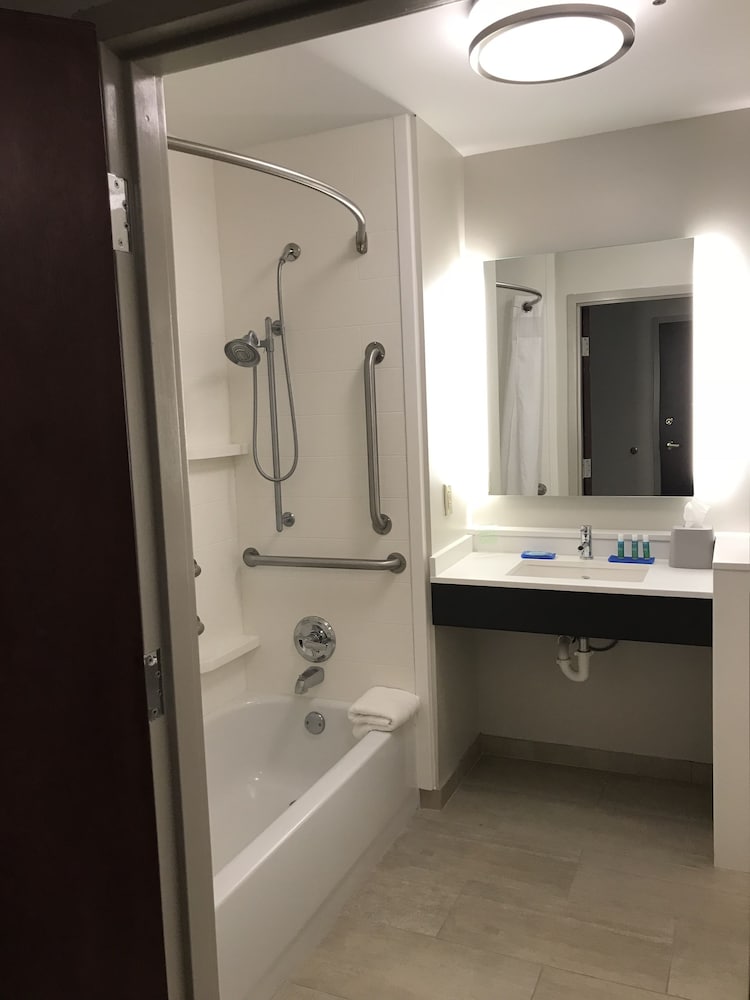 holiday inn express hotel and suites canton by ihg