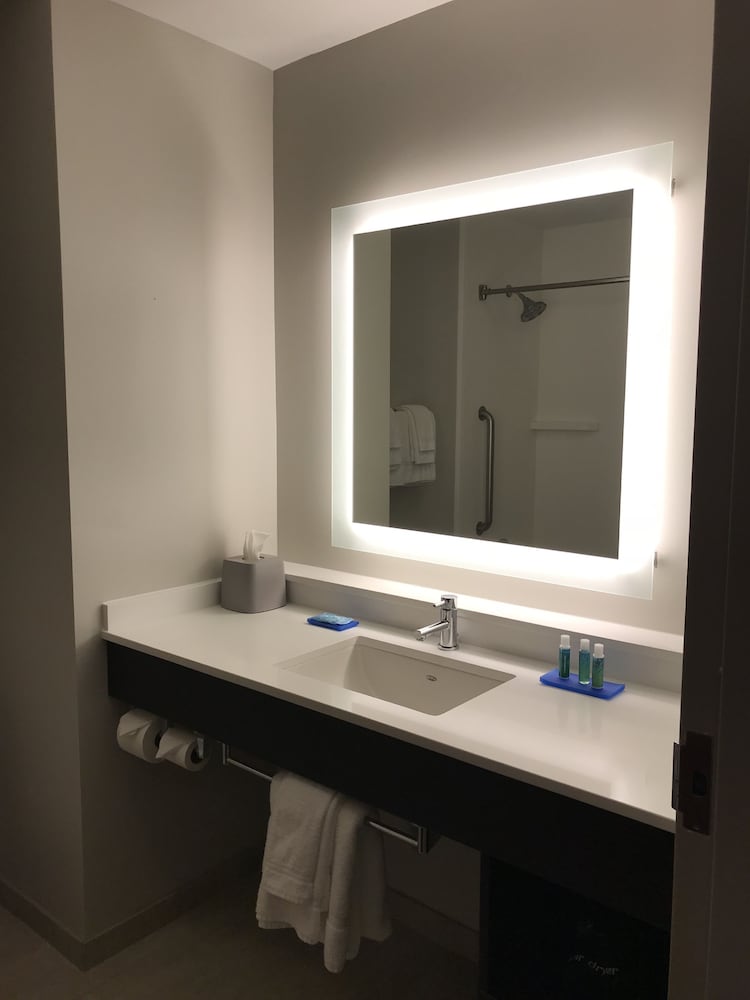 holiday inn express hotel and suites canton by ihg