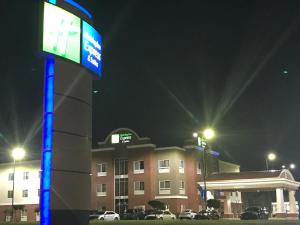 holiday inn express hotel and suites canton by ihg