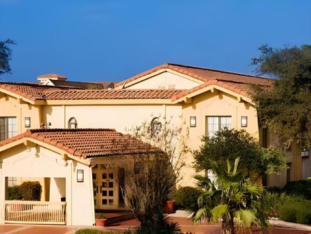 super 8 by wyndham austin south i 35