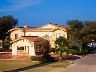 super 8 by wyndham austin south i 35