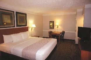 super 8 by wyndham austin south i 35