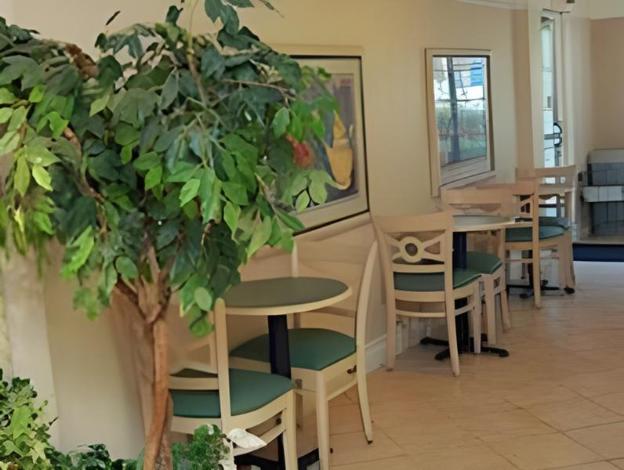 super 8 by wyndham austin south i 35