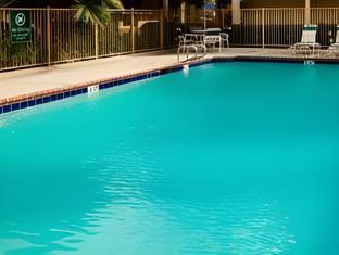 super 8 by wyndham austin south i 35