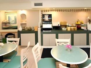 super 8 by wyndham austin south i 35