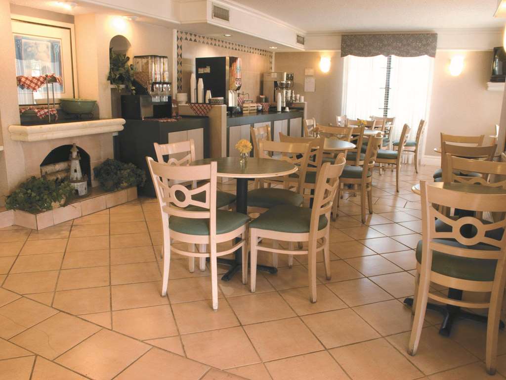 Super 8 By Wyndham Austin South / I-35,Texas>>Austin,2.5 star