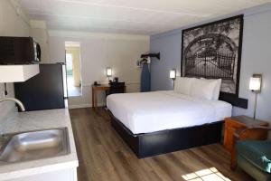 super 8 by wyndham austin south i 35