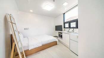 yeosu nangmanstay pension