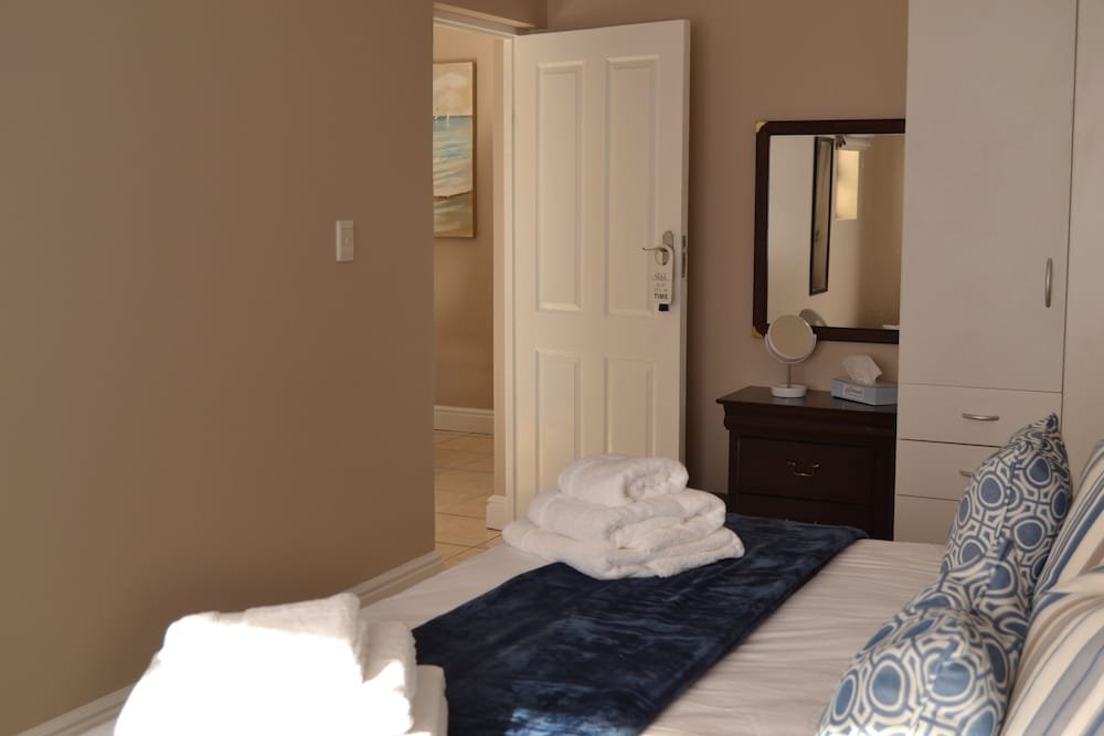 caulfield self catering