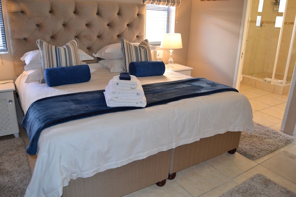 caulfield self catering