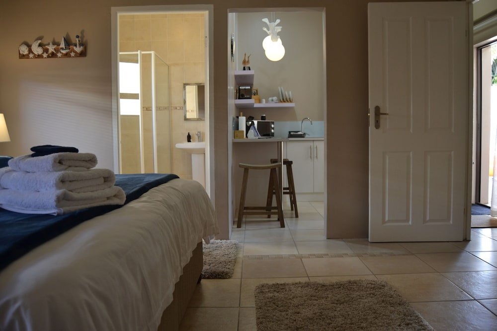 caulfield self catering