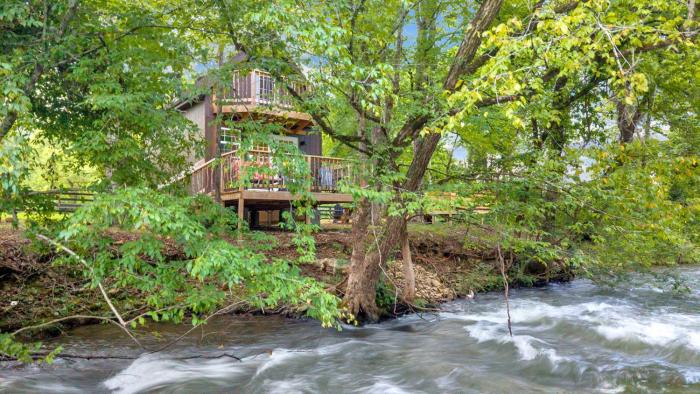creekwalk inn and cabins