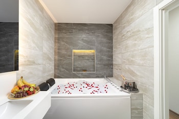 nish suite atasehir