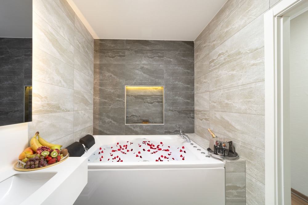 nish suite atasehir
